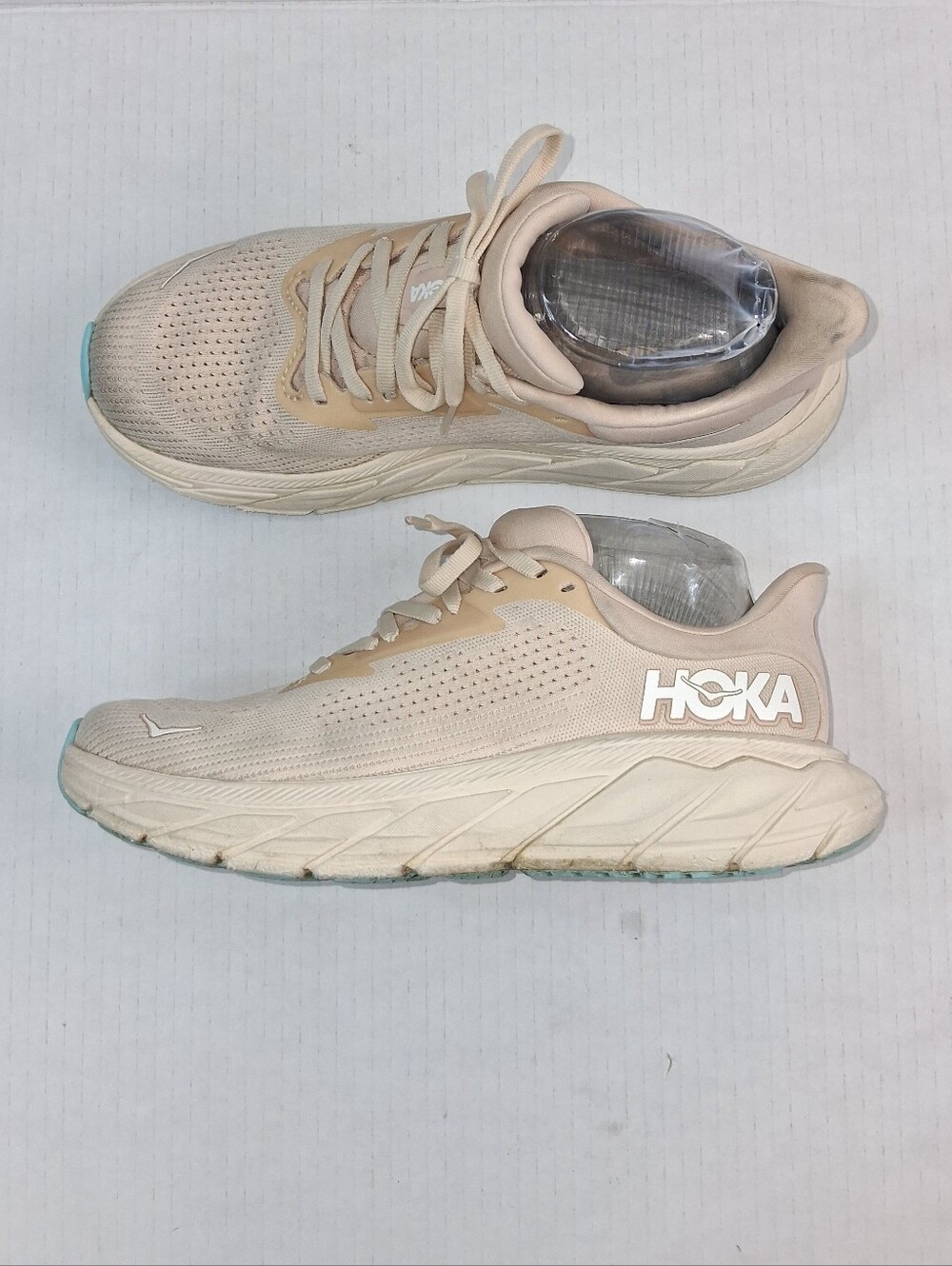 Hoka One One Arahi 7 Vanilla Cream Running Athletic Sneakers